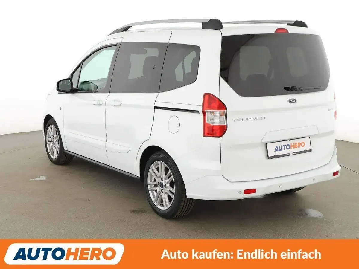Gebraucht Ford Tourneo Courier Titanium 101 PS (74 kW) 2016 Weiß Van / Kleinbus