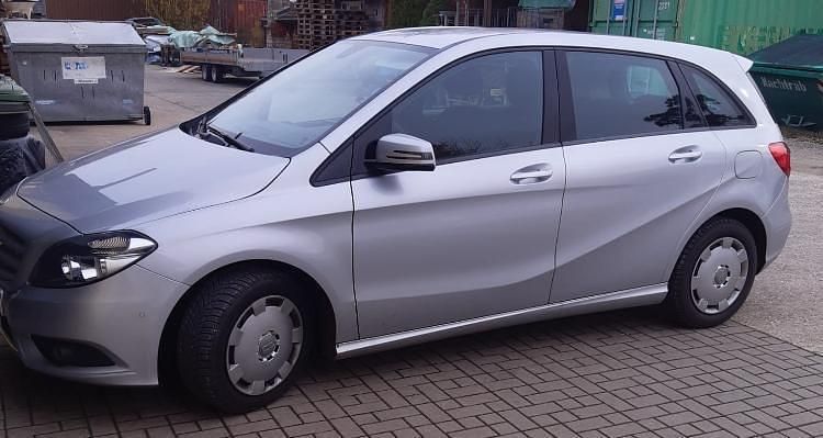 Silber Gebraucht 2013 Mercedes B180 Van / Kleinbus | 8.900 € (Guter Preis) - Bild 1/4