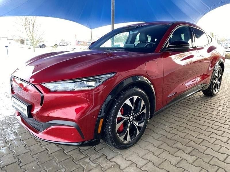 Gebraucht Ford Mustang Mach-E 258 kW (351 PS) 2022 Lucidrot metallic SUV
