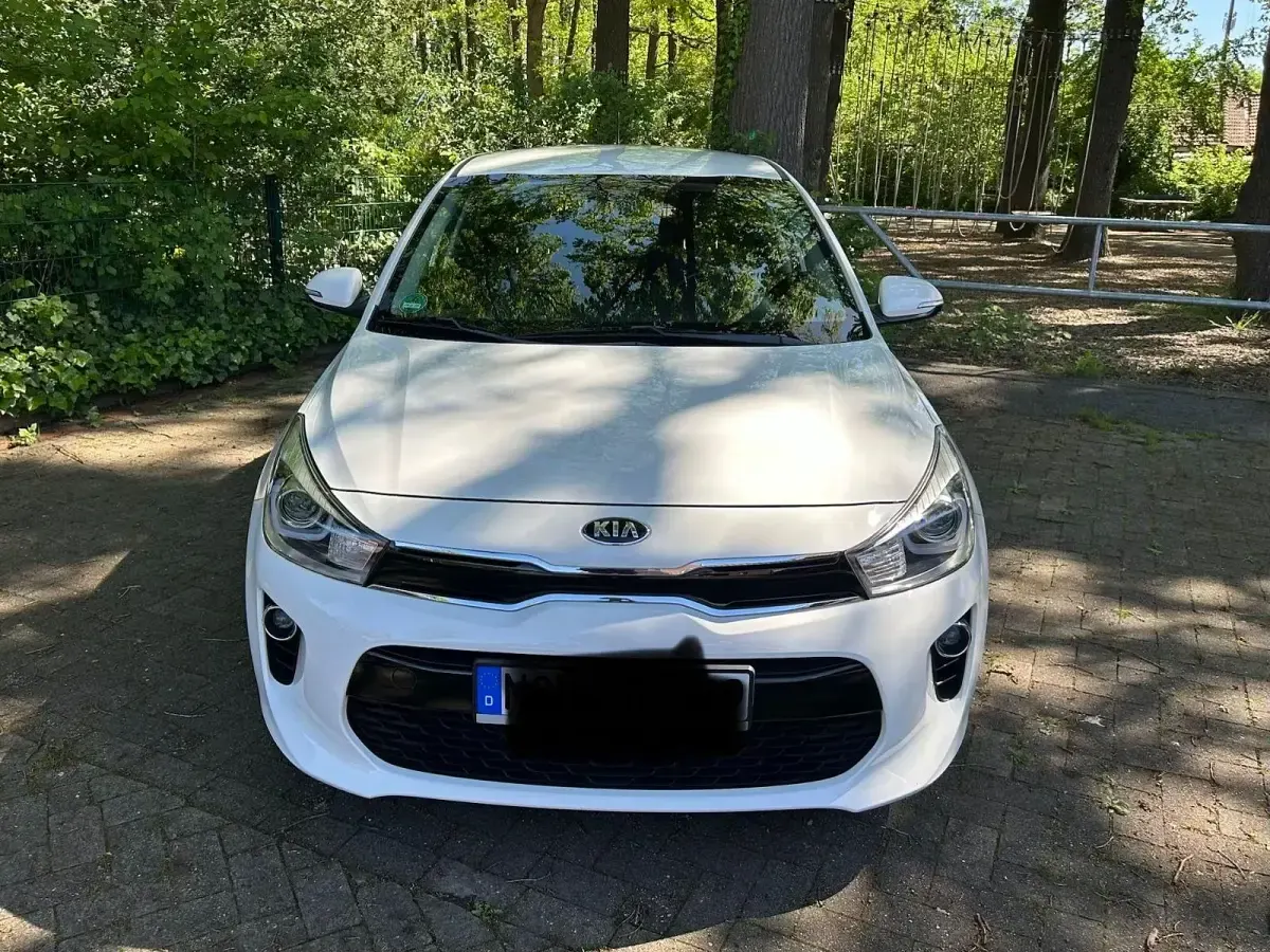 Gebraucht Kia Rio DREAM-TEAM Edition 84 PS (61 kW) 2017 Weiß Limousine