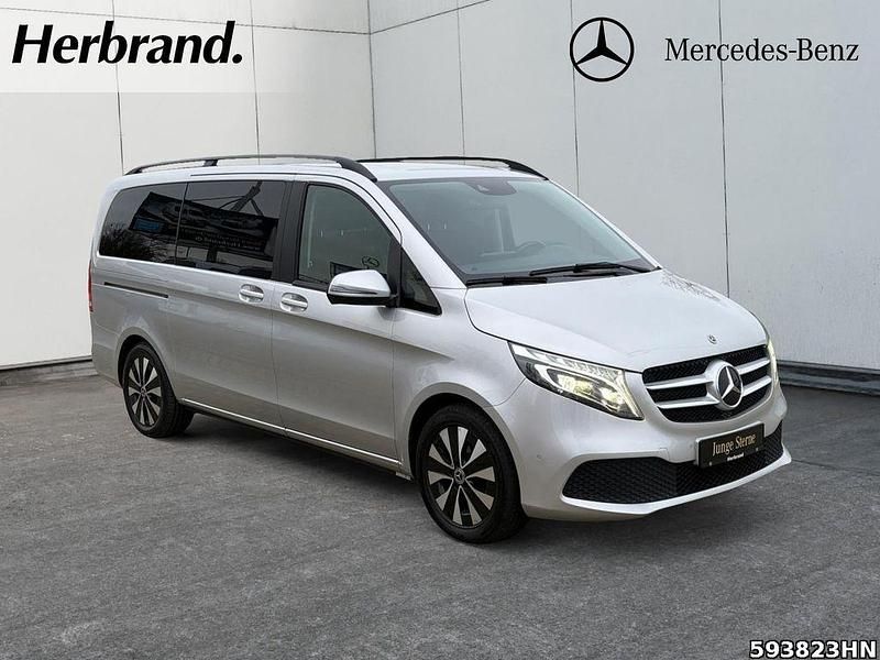 Gebraucht Mercedes V220 163 PS (119 kW) 2023 Silber Van / Kleinbus