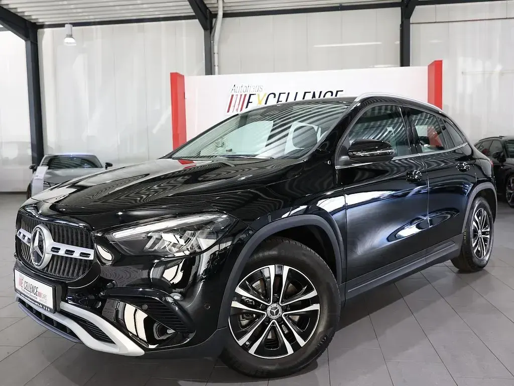 Gebraucht Mercedes GLA180 Advanced 136 PS (100 kW) 2023 Nachtschwarz SUV