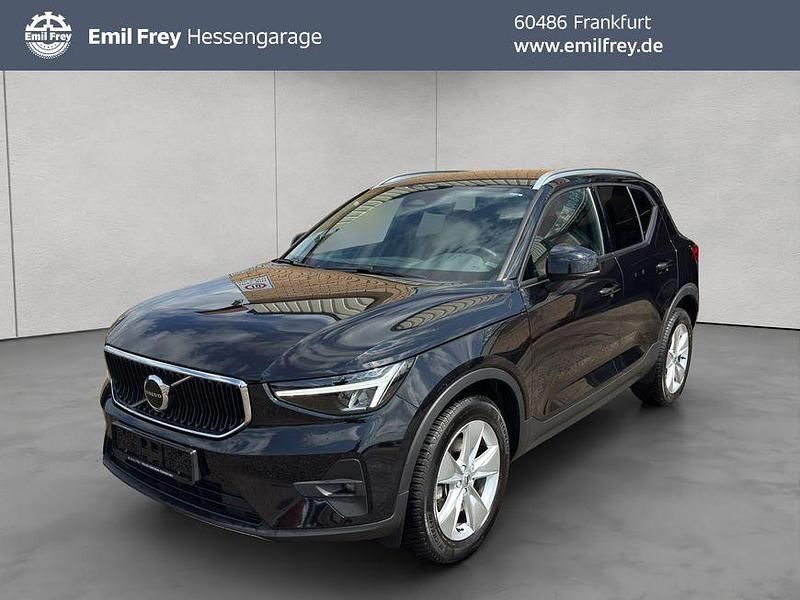 Onyx blackmetallic 717 Gebraucht 2024 Volvo XC40 SUV | 32.400 € (Guter Preis) - Bild 1/4