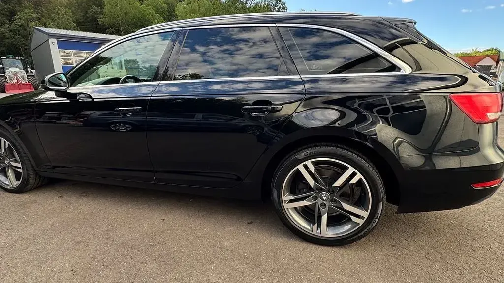 Gebraucht Audi A4 Comfort 190 PS (139 kW) 2016 Schwarz Kombi