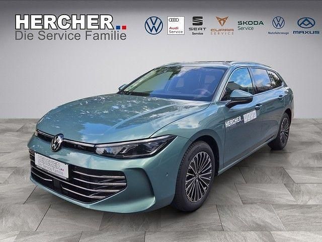 Blau Gebraucht 2025 VW Passat Elegance Kombi | 46.900 € (Fairer Preis) - Bild 1/4