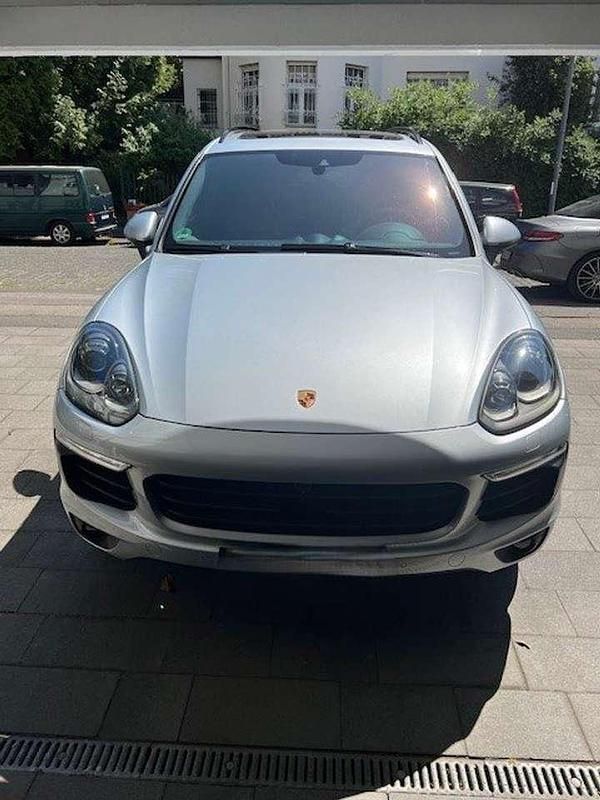 Grau Gebraucht 2015 Porsche Cayenne S SUV | 36.000 € (Etwas zu teuer) - Bild 1/4