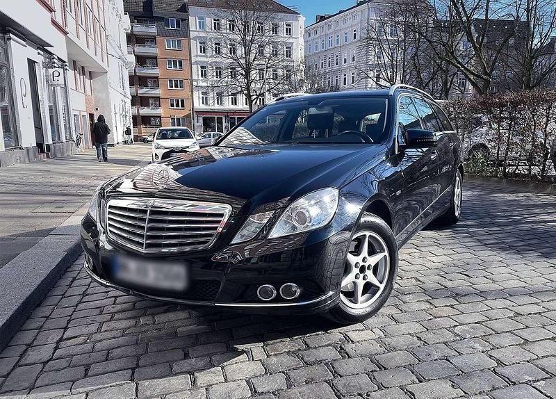 Schwarz Gebraucht 2010 Mercedes E200 Avantgarde Kombi | 7.500 € (Superpreis) - Bild 1/4