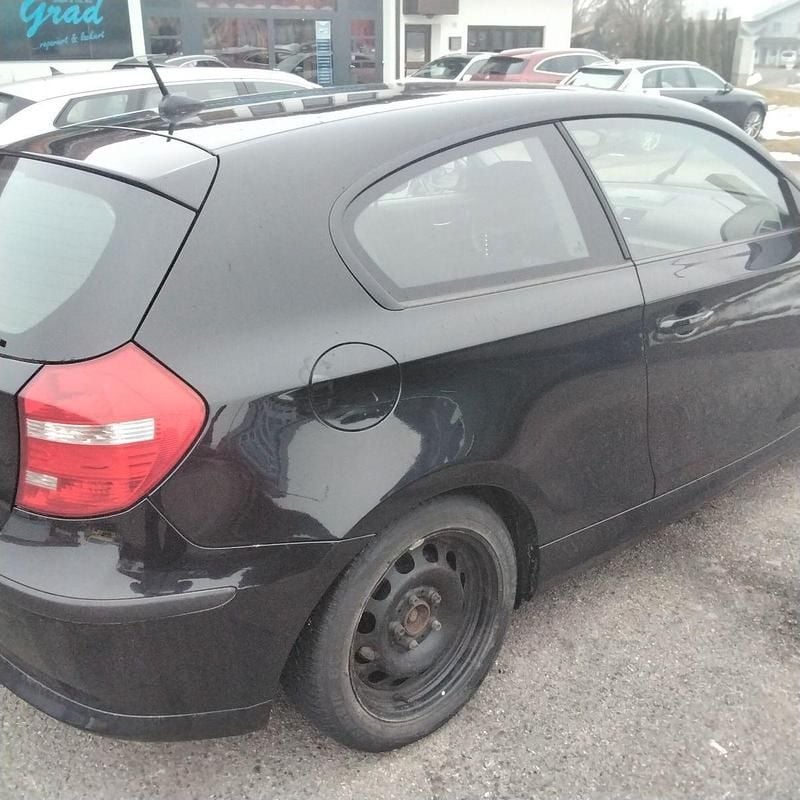 Gebraucht BMW 116 Sport Line 122 PS (89 kW) 2010 Schwarz Kleinwagen