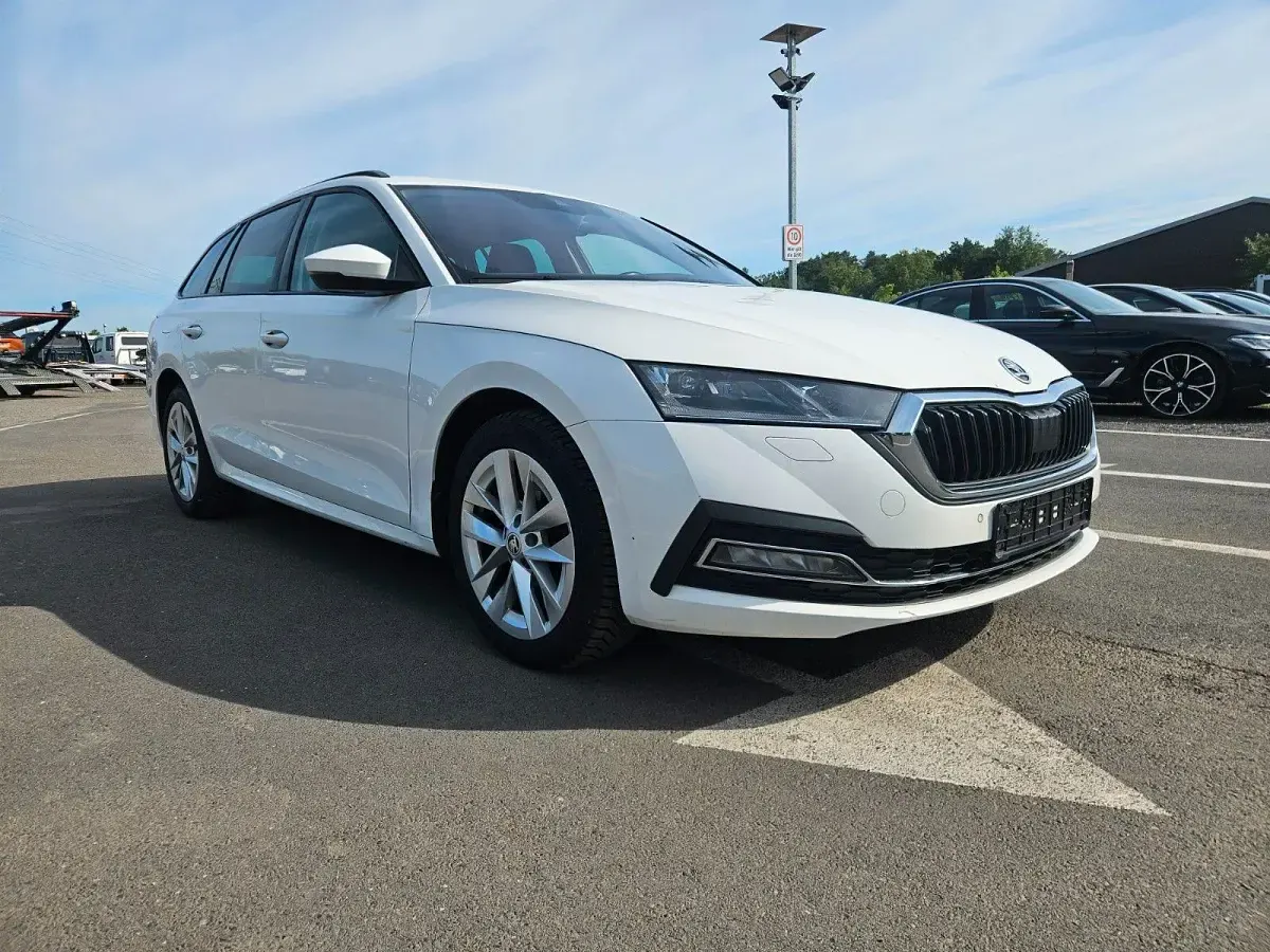 Gebraucht Skoda Octavia First Edition 150 PS (110 kW) 2021 Weiß Kombi