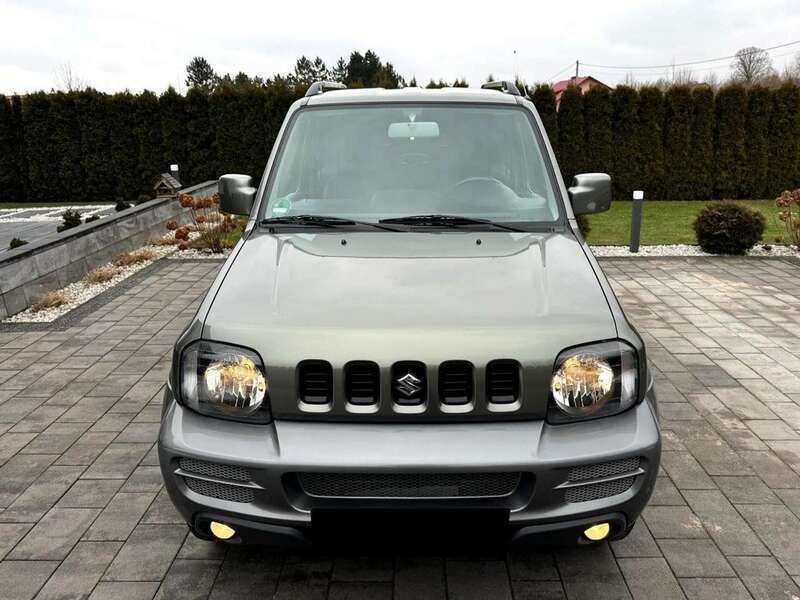 Grau Gebraucht 2011 Suzuki Jimny Style SUV | 11.000 € (Guter Preis) - Bild 1/4
