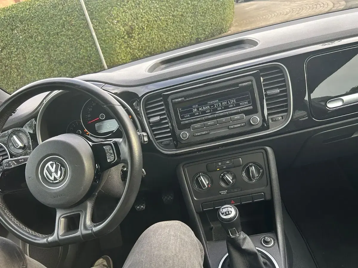 Gebraucht VW Beetle Design 105 PS (77 kW) 2011 Schwarz Kleinwagen