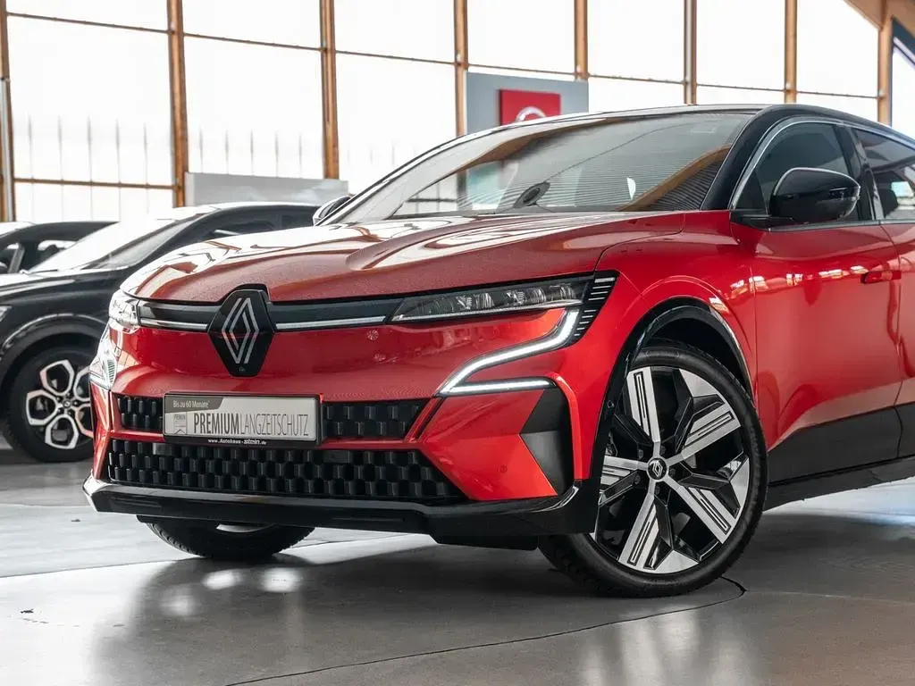 Gebraucht Renault Megane E-Tech Iconic 160 kW (218 PS) 2023 Rot Limousine