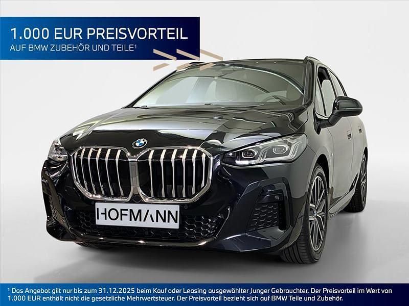 Saphirschwarz metallic Gebraucht 2024 BMW 220 Active Tourer M Sport Van / Kleinbus | 34.943 € (Etwas zu teuer) - Bild 1/2