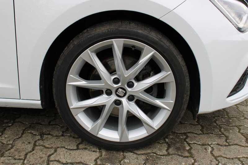 Second-hand Seat Leon FR 180 CP (132 kW) 2017 Alb Berlinǎ