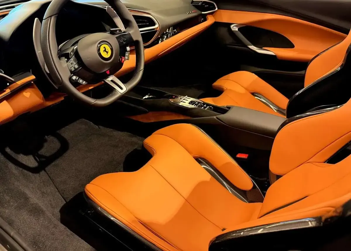 Nouă Ferrari 296 820 CP (603 kW) 2025 Gri Cabrio