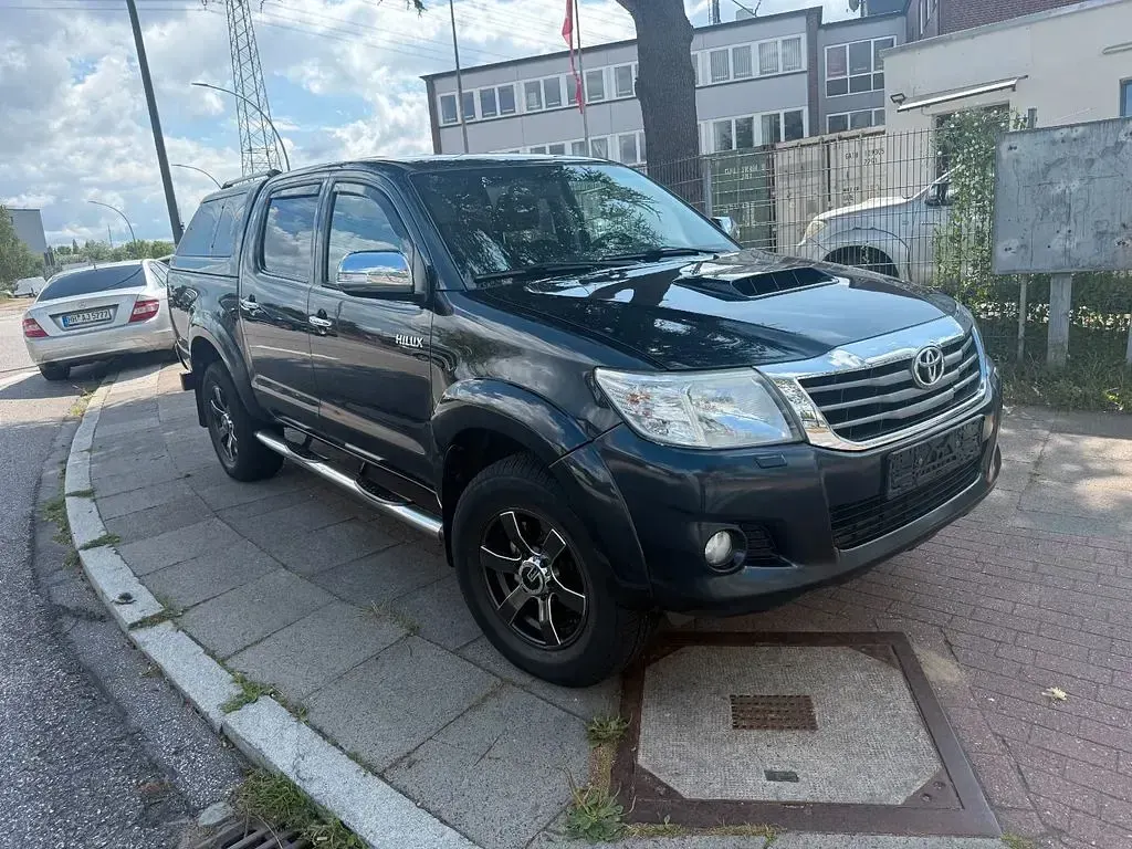 Gebraucht Toyota HiLux Life 171 PS (125 kW) 2015 Schwarz Pickup