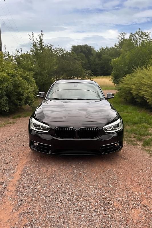 Schwarz Gebraucht 2019 BMW 120 M Sport Kleinwagen | 18.000 € - Bild 1/4