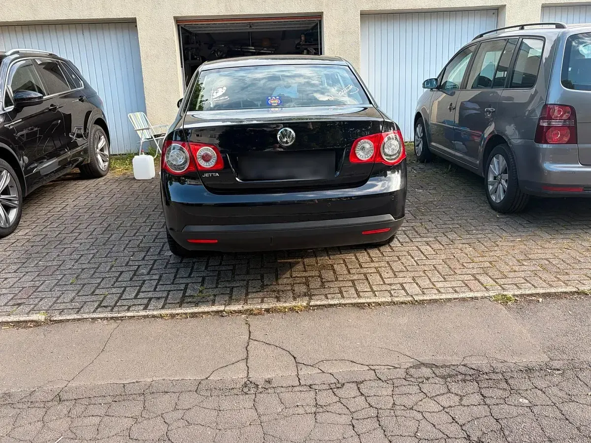 Gebraucht VW Jetta 105 PS (77 kW) 2010 Schwarz Limousine
