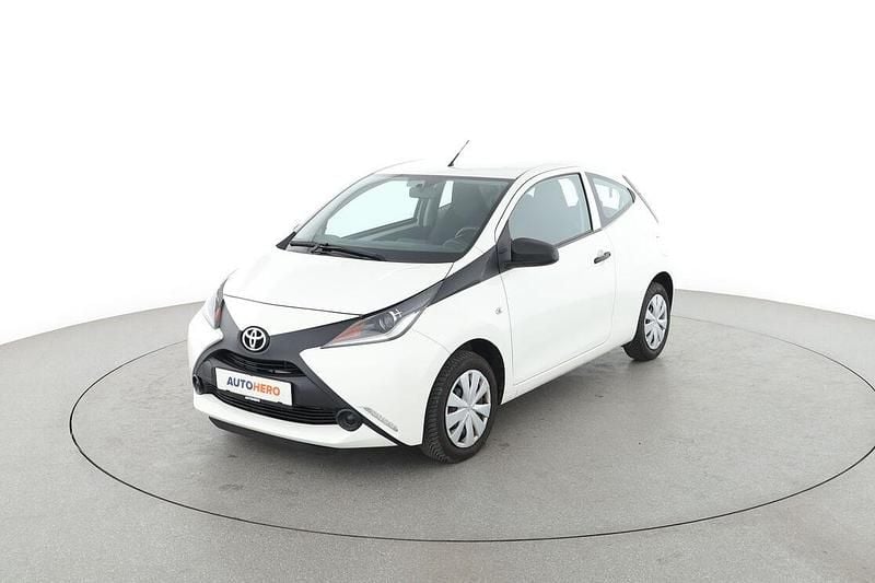 Weiß Gebraucht 2017 Toyota Aygo X-play Kleinwagen | 8.370 € (Fairer Preis) - Bild 1/3