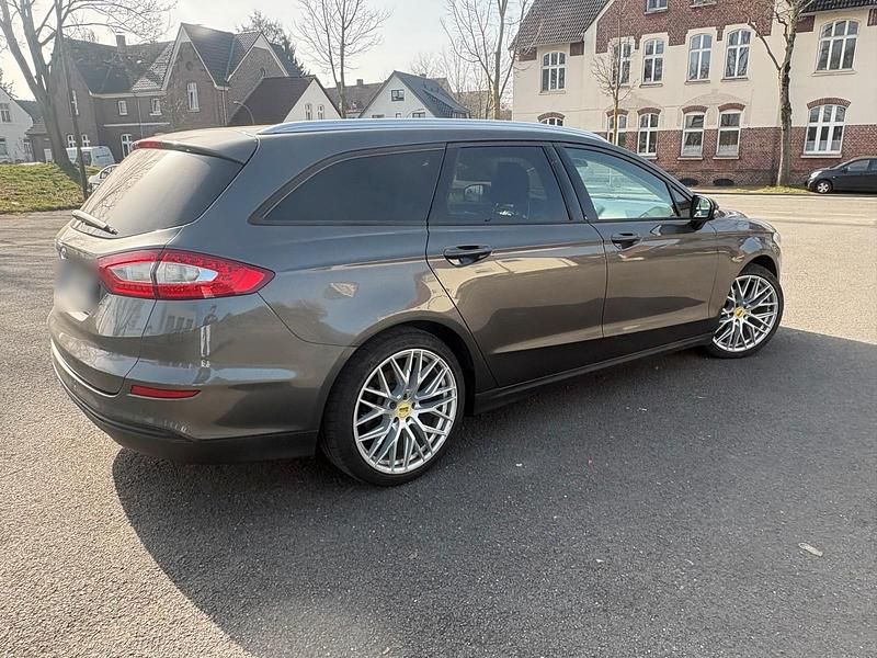 Gebraucht Ford Mondeo 150 PS (110 kW) 2016 Grau Kombi