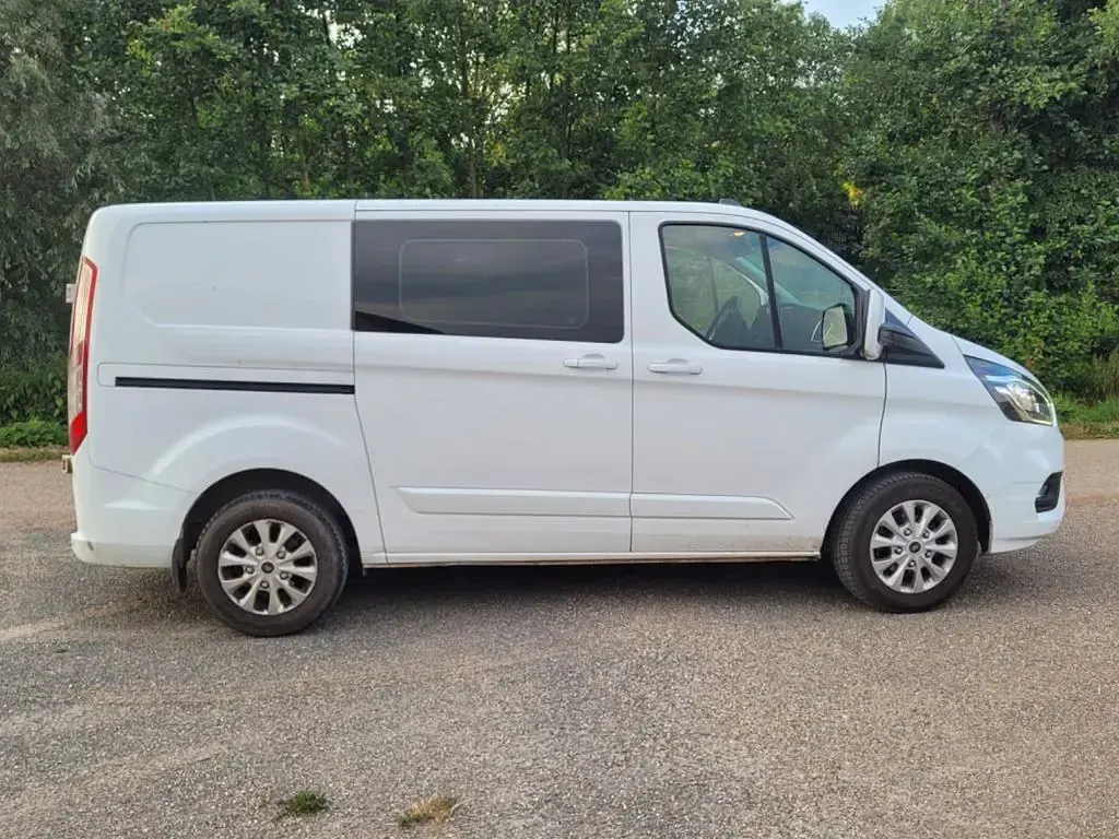 Gebraucht Ford 300 131 PS (96 kW) 2019 Weiß Van / Kleinbus