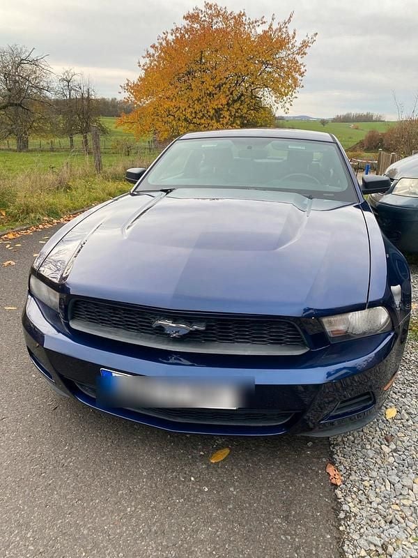 Blau Gebraucht 2010 Ford Mustang Coupé | 11.900 € - Bild 1/4