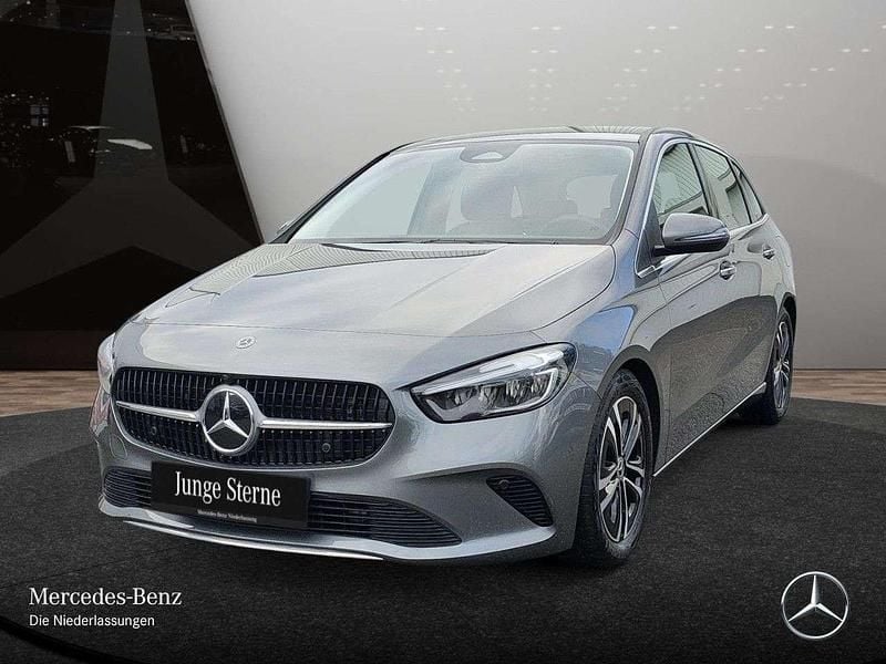 Gebraucht Mercedes B200 Advanced 150 PS (110 kW) 2024 Grau Van / Kleinbus