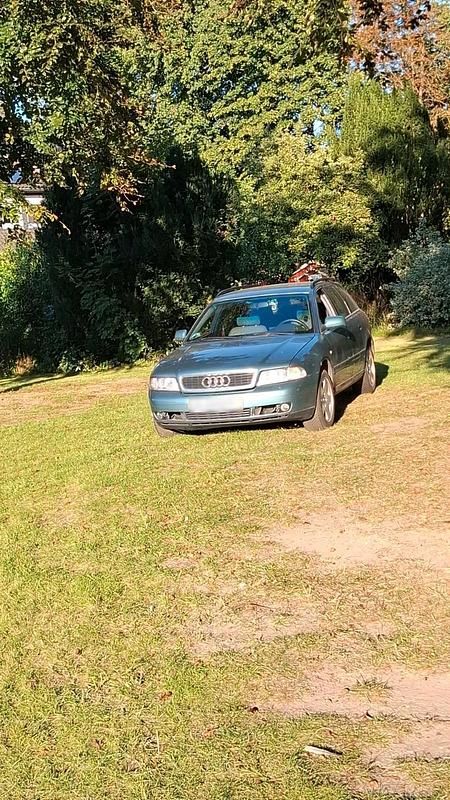 Używany Audi A4 Basis 165 KM (121 kW) 1999 Zielony Kombi