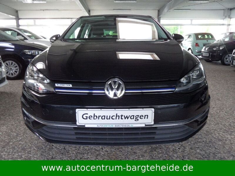 Schwarz Gebraucht 2019 VW Golf VII Comfortline Limousine | 8.999 € (Fairer Preis) - Bild 1/4
