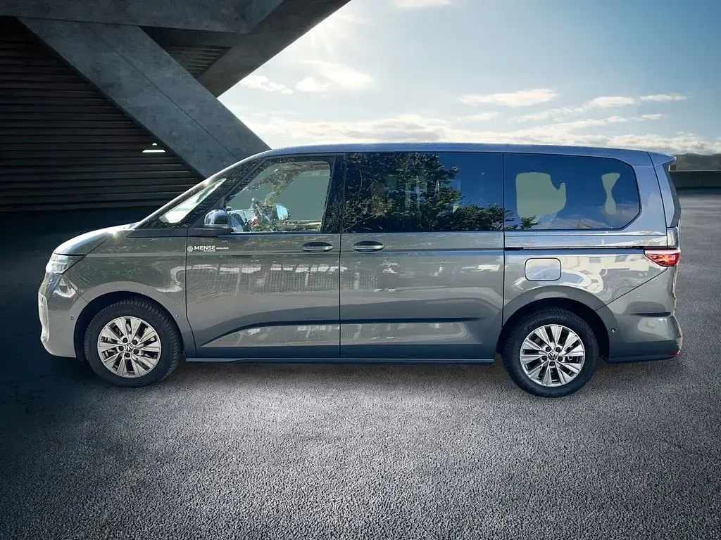 Gebraucht VW Multivan Life 150 PS (110 kW) 2025 Indiumgrau Van / Kleinbus