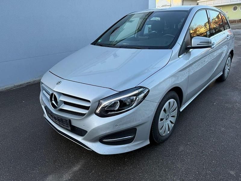 Gebraucht Mercedes B180 Style 122 PS (89 kW) 2018 Silber Van / Kleinbus