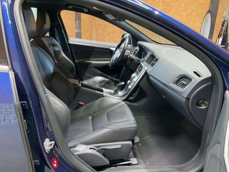 Gebraucht Volvo V60 Ocean Race 181 PS (133 kW) 2015 Ocean blue ii / metallic Kombi