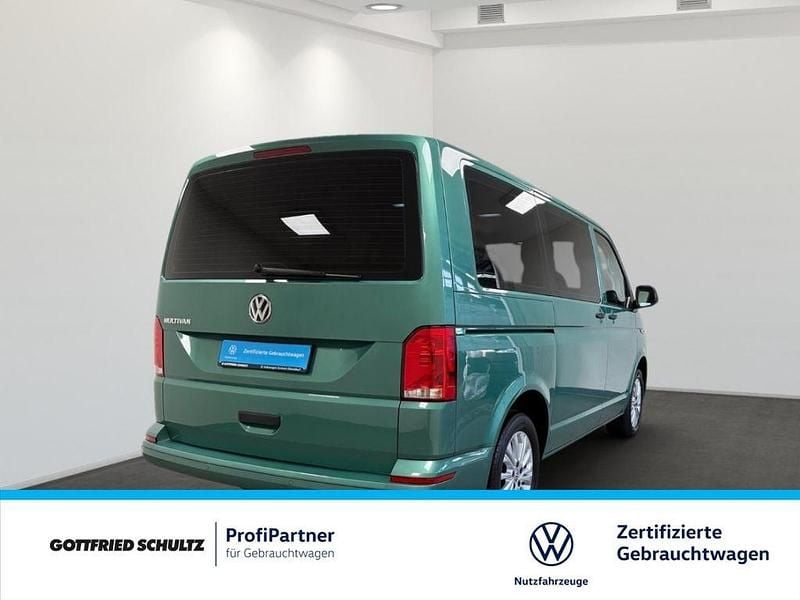 Gebraucht VW Multivan Trendline 150 PS (110 kW) 2021 Gruen Van / Kleinbus