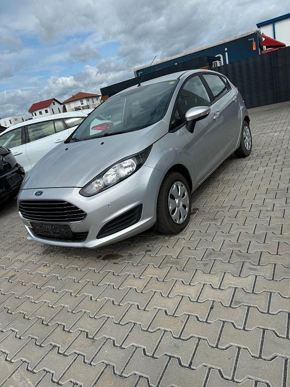 Silber Gebraucht 2014 Ford Fiesta Trend Kleinwagen | 6.899 € (Fairer Preis) - Bild 1/4