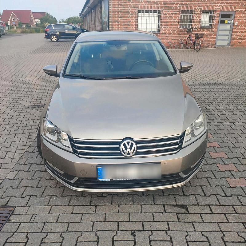 Braun Gebraucht 2014 VW Passat Limousine | 5.400 € (Superpreis) - Bild 1/4
