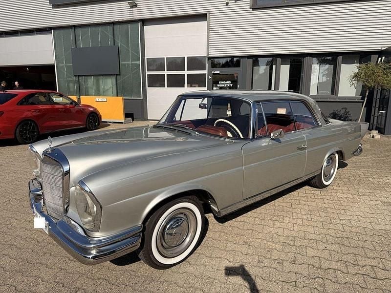 Silber Gebraucht 1962 Mercedes W111 | 72.900 € - Bild 1/4