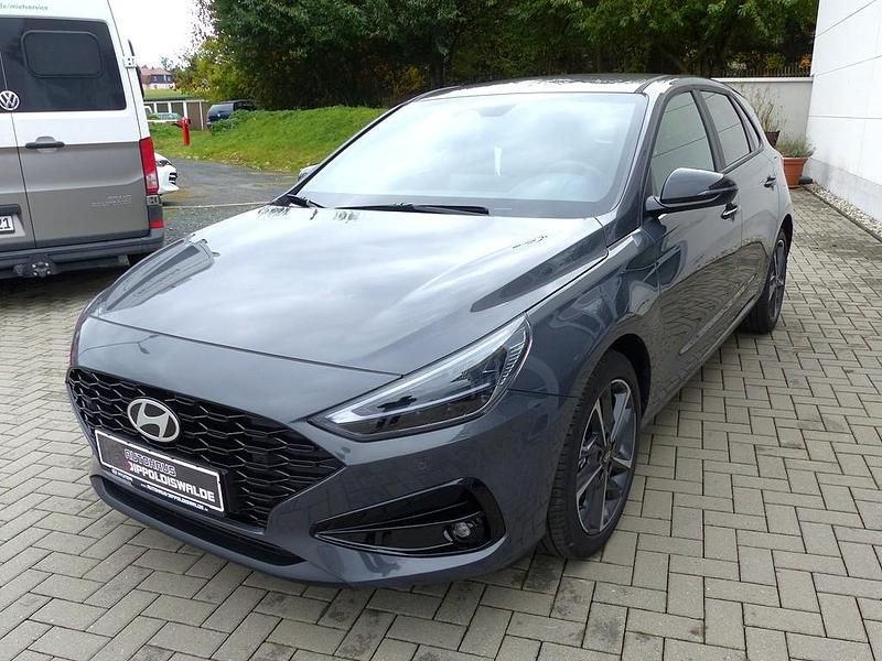 Neu Hyundai i30 Advantage 101 PS (74 kW) 2025 Grau Limousine