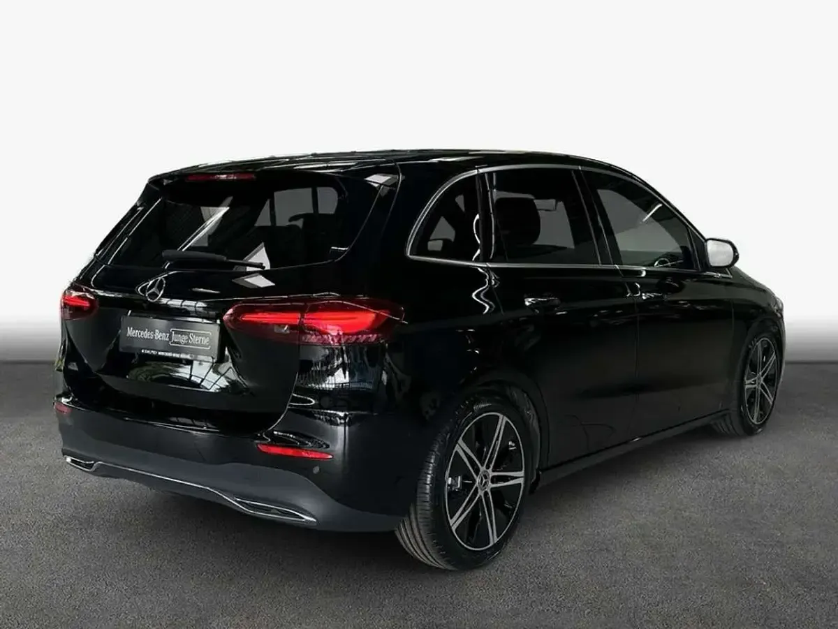 Gebraucht Mercedes B180 Progressive 136 PS (100 kW) 2025 Nachtschwarz Kleinwagen