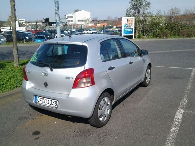 Gebraucht Toyota Yaris 87 PS (63 kW) 2008 Silber Kleinwagen