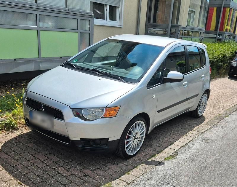 Silber Gebraucht 2011 Mitsubishi Colt Kleinwagen | 4.500 € (Fairer Preis) - Bild 1/4