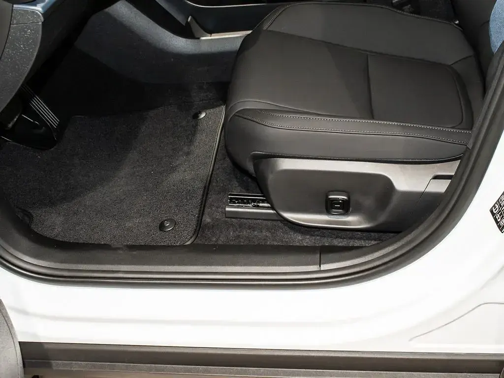 Gebraucht Volvo EX30 CC Performance 314 kW (428 PS) 2025 Weiß SUV