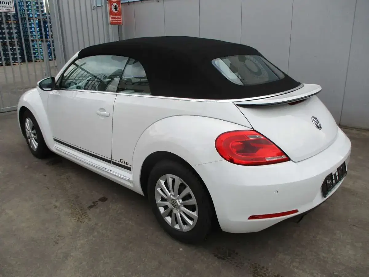 Używany VW Beetle Cabriolet Cup 105 KM (77 kW) 2014 Biały Kabriolet