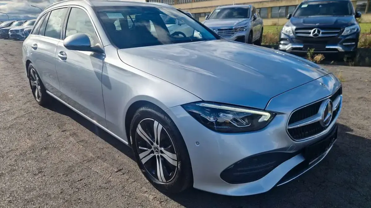 Gebraucht Mercedes C180 Avantgarde 190 PS (139 kW) 2022 Silber Limousine