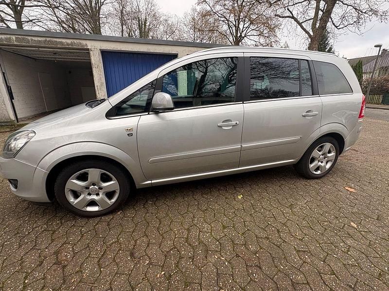 Gebraucht Opel Zafira Edition 116 PS (85 kW) 2010 Silber Van / Kleinbus