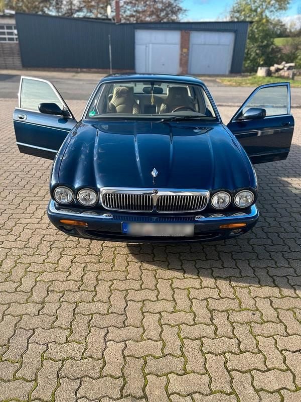 Gebraucht Jaguar XJ8 296 PS (217 kW) 1998 Blau Limousine