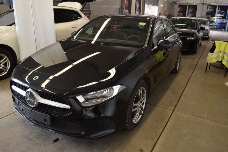 Schwarz Gebraucht 2021 Mercedes A220 Style Limousine | 15.900 € - Bild 1/4