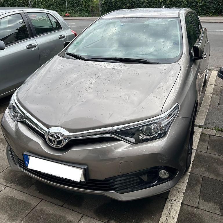 Gebraucht Toyota Auris 116 PS (85 kW) 2016 Braun Limousine