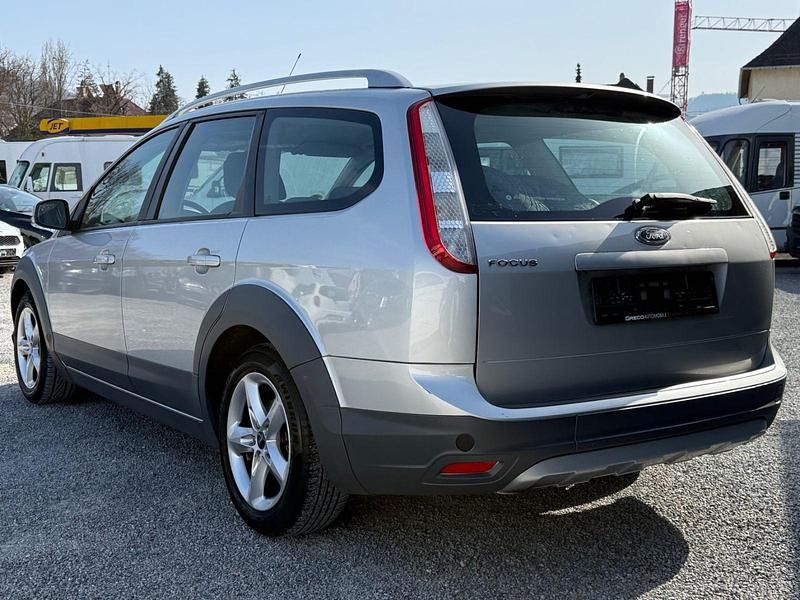 Gebraucht Ford Focus Style 101 PS (74 kW) 2010 Silber Kombi