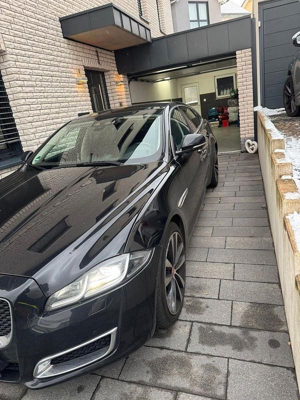 Schwarz Gebraucht 2018 Jaguar XJ Limousine | 24.900 € (Fairer Preis) - Bild 1/4