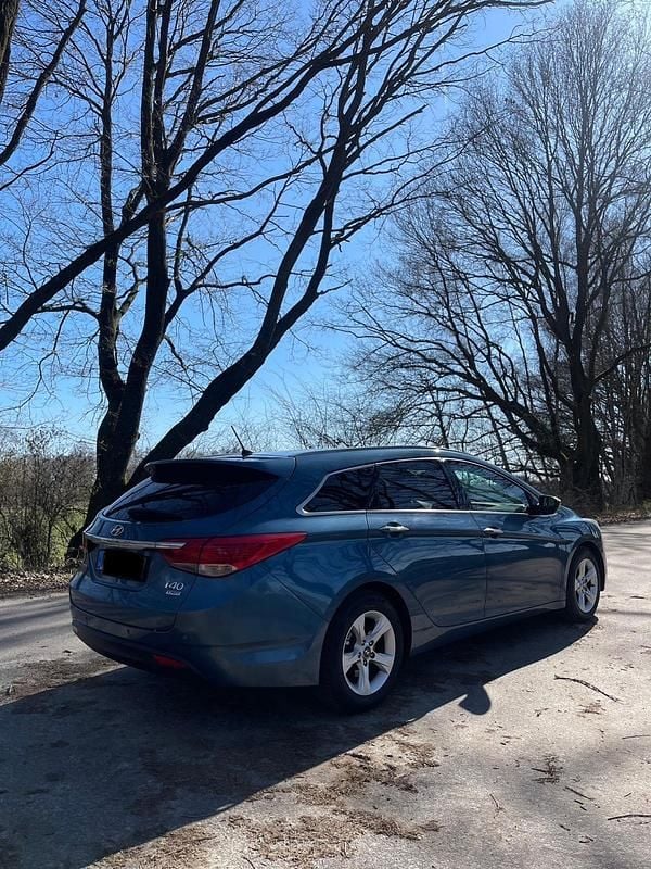 Gebraucht Hyundai i40 136 PS (100 kW) 2012 Blau Kombi